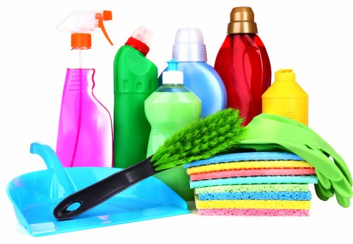 Deep cleaning service for a bathroom in E16 property